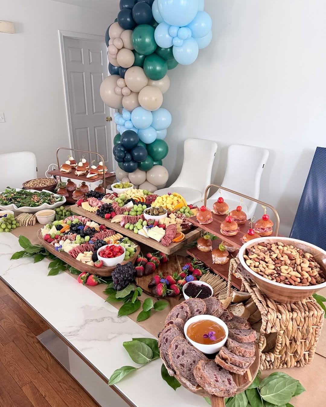 A lovely tray of peach burrata crostini and apple brie bites